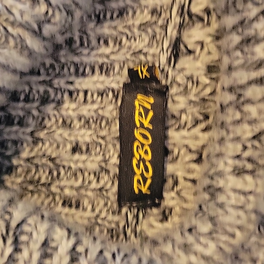 ✨️3/30 sweaters✨️ - Picture 2 of 2